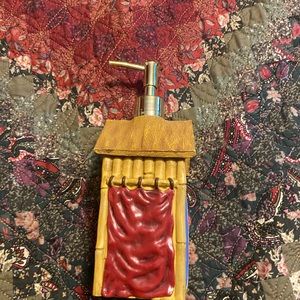 Hut Soap/lotion bottle